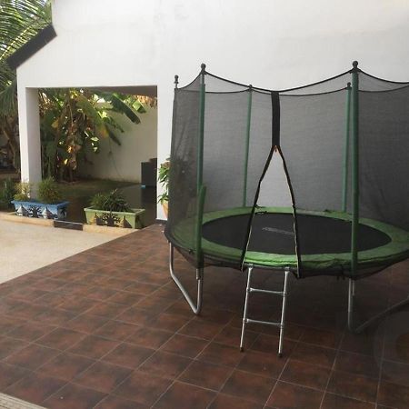 Saly - Villa Kage 6 Chambres -Clim-Wifi-Eau Chaude-Billard-Babyfoot-Ping Pong-Canal - Electricite Non Comprise Exterior photo