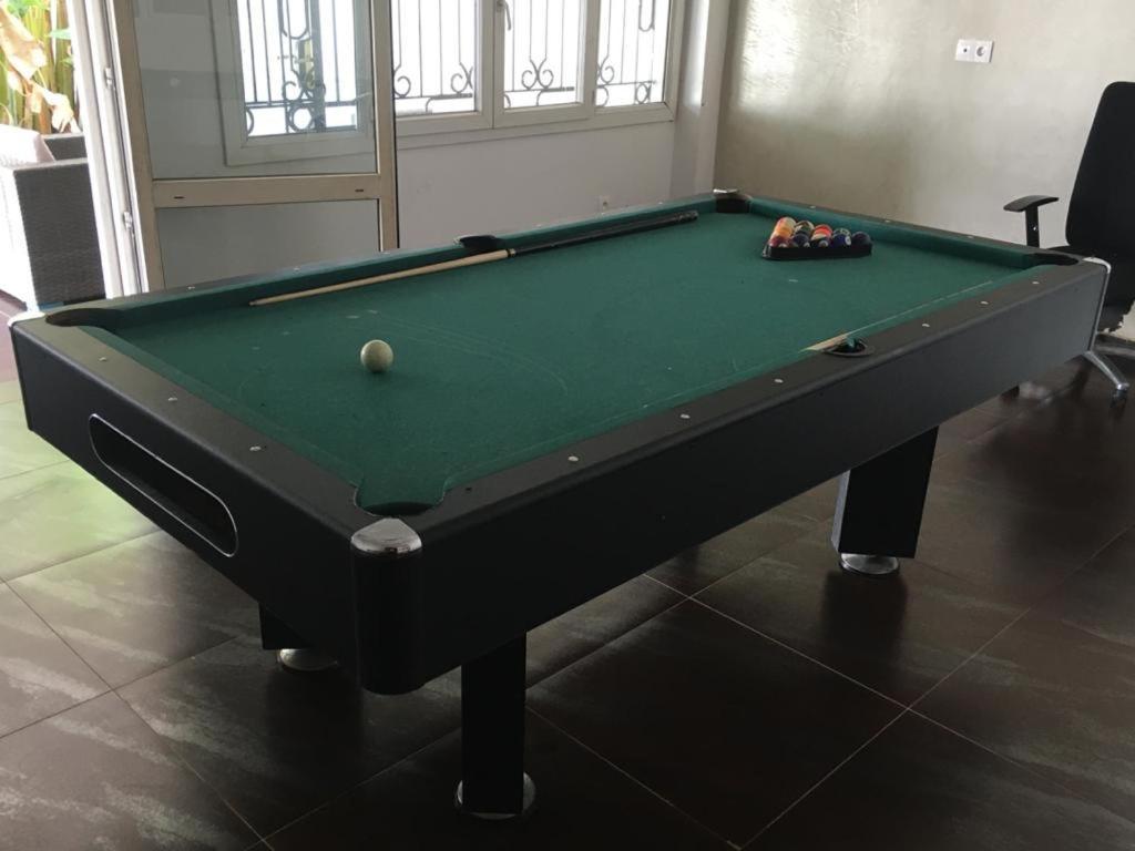 Saly - Villa Kage 6 Chambres -Clim-Wifi-Eau Chaude-Billard-Babyfoot-Ping Pong-Canal - Electricite Non Comprise Exterior photo