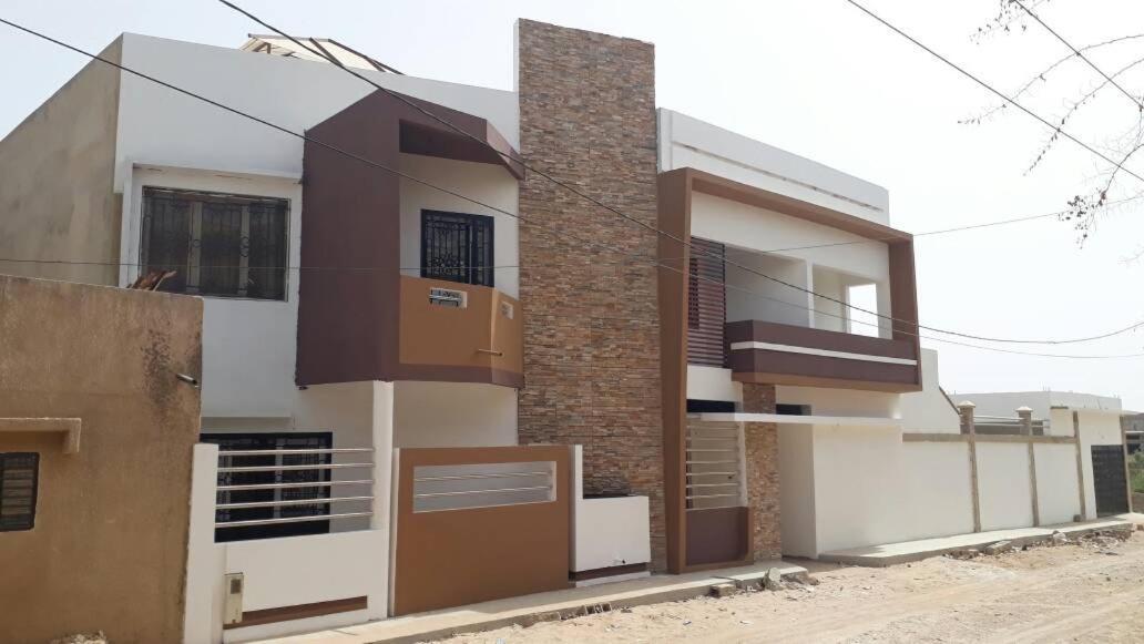 Saly - Villa Kage 6 Chambres -Clim-Wifi-Eau Chaude-Billard-Babyfoot-Ping Pong-Canal - Electricite Non Comprise Exterior photo