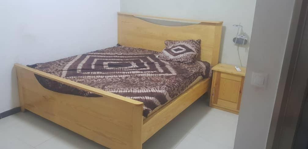 Saly - Villa Kage 6 Chambres -Clim-Wifi-Eau Chaude-Billard-Babyfoot-Ping Pong-Canal - Electricite Non Comprise Exterior photo