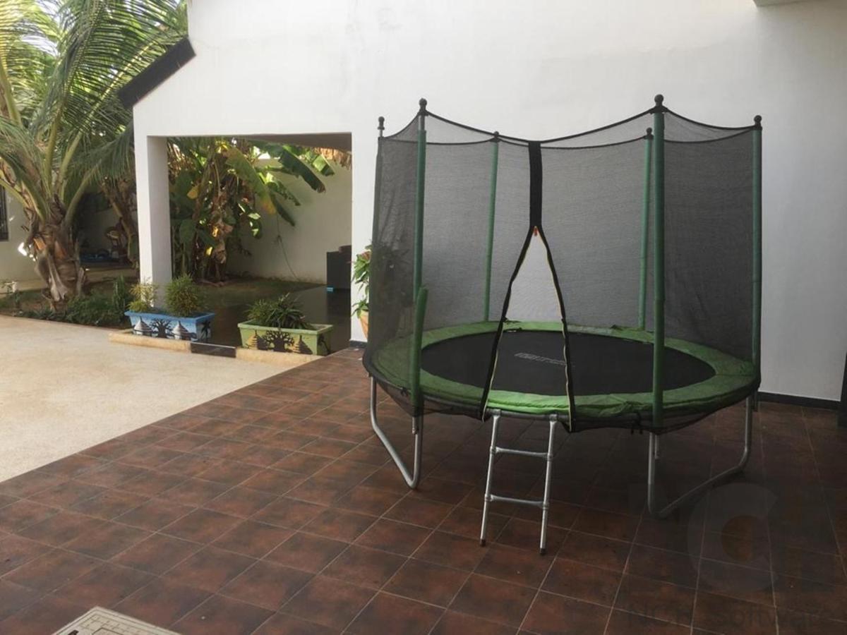 Saly - Villa Kage 6 Chambres -Clim-Wifi-Eau Chaude-Billard-Babyfoot-Ping Pong-Canal - Electricite Non Comprise Exterior photo