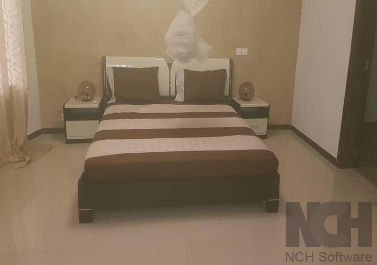 Saly - Villa Kage 6 Chambres -Clim-Wifi-Eau Chaude-Billard-Babyfoot-Ping Pong-Canal - Electricite Non Comprise Exterior photo
